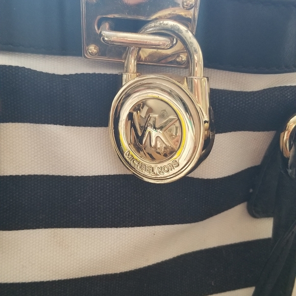 Michael Kors Large Hamilton Satchel - Picture 13 of 16